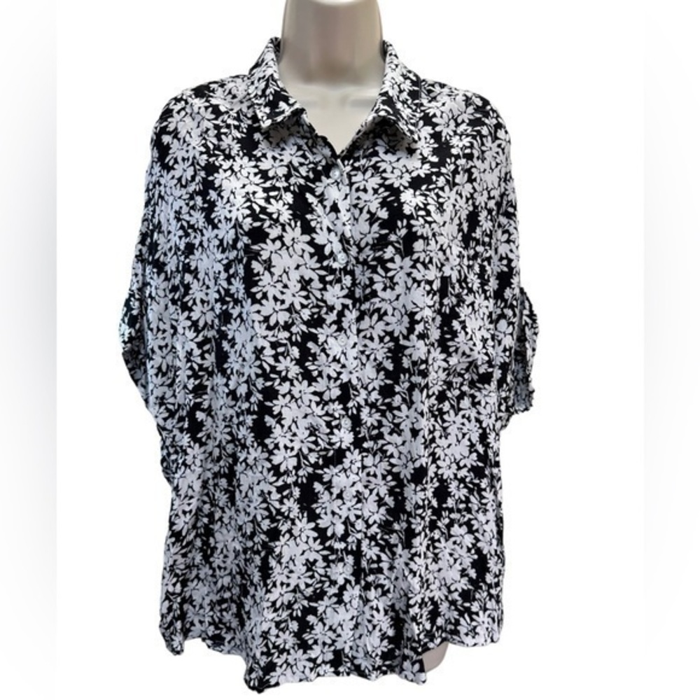 En Creme Button Down white and black floral top